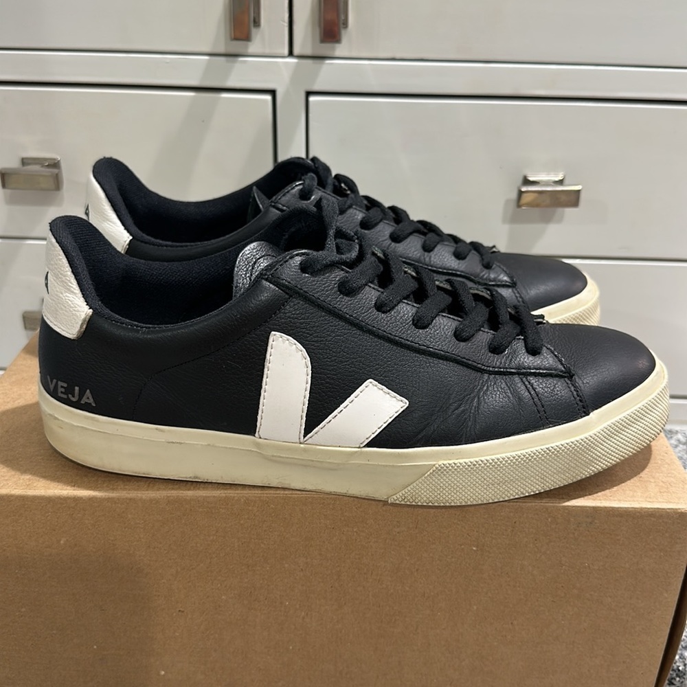 Veja Campo Sneaker Black/ White EU 42 - US 9 - UK 8